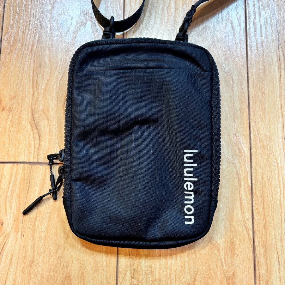 Lululemon Easy Access Crossbody Bag Black Small Travel Pouch Purse One Size - Picture 2 of 8
